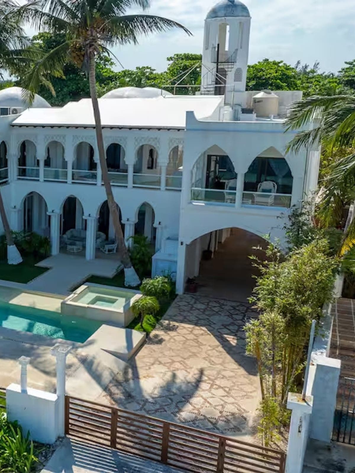 Villa Albatros, an oceanfront villa in Cancún, Riviera Maya: a white arched residence facing a turquoise bay.